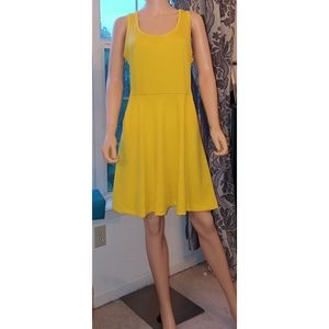 NWT KARDASHIAN KOLLECTION
TEXTURED JERSEY DRESS